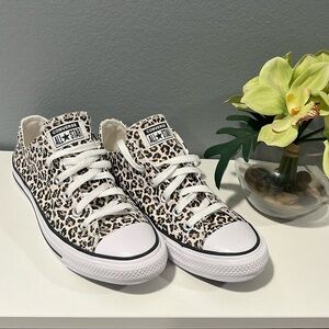 Women’s size 9 converse